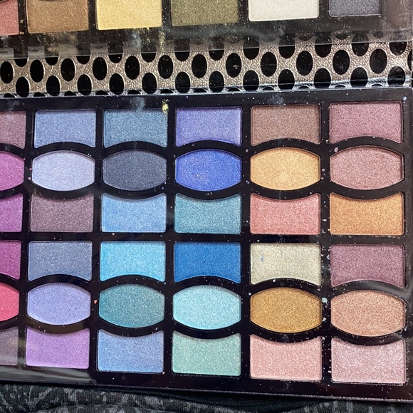 Eyeshadow pallet - Picture 8 of 8